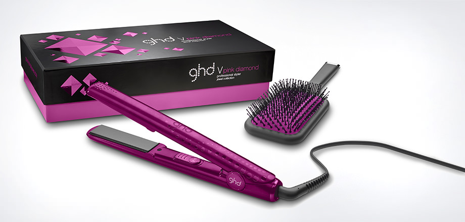 FIÈRE D'ÊTRE PINK

Se sentir belle, se sentir bien et être fière de porter les couleurs du pink avec l'édition limitée ghd pink diamond. En 10 ans, ghd a récolté plus de 8 millions d’euros en faveur de la lutte contre le cancer grâce aux stylers® ghd Pi